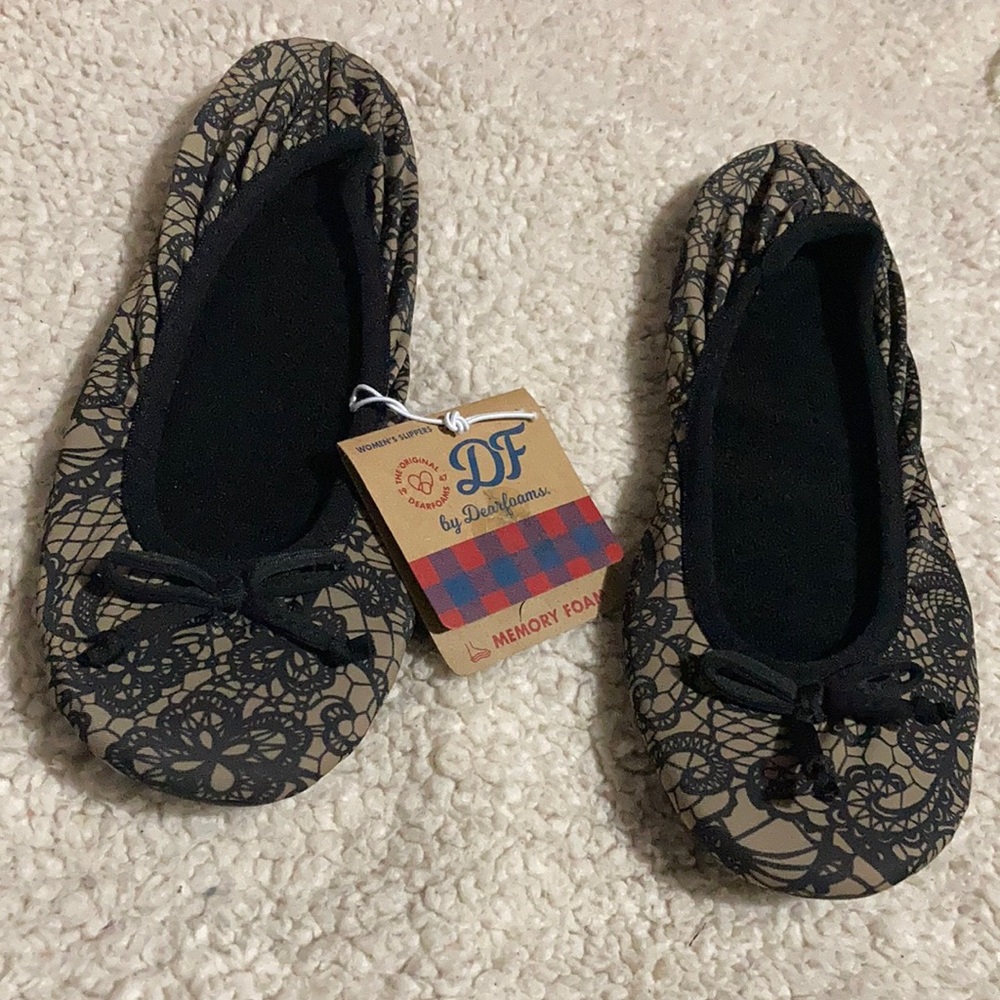 NEW By dearfoams Women’s slippers Medium